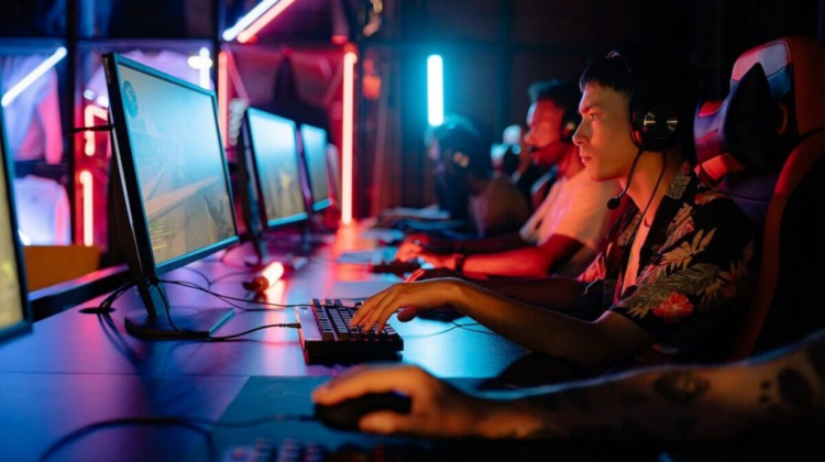 What Makes Esports So Popular Among Gamers?